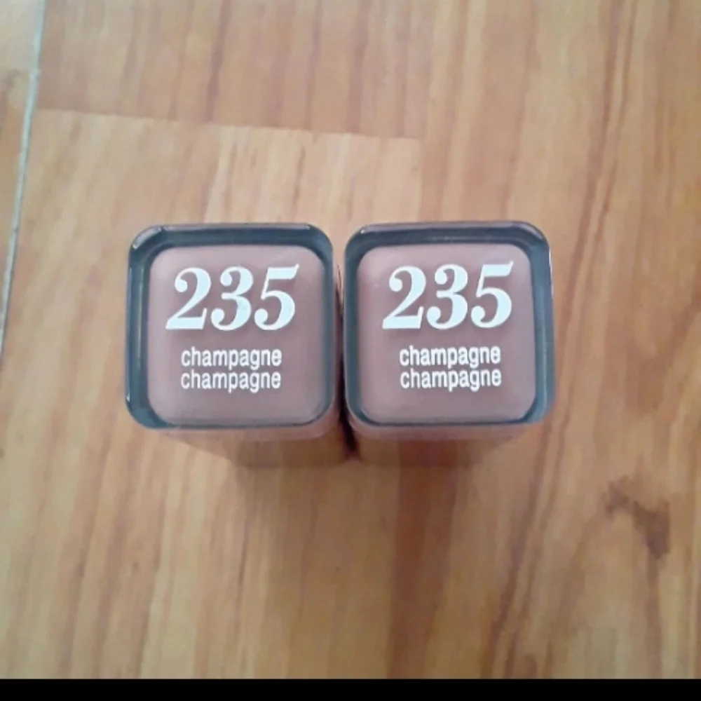 NEW COVERGIRL COLORLICIOUS LIPSTICK - Picture 2 of 4